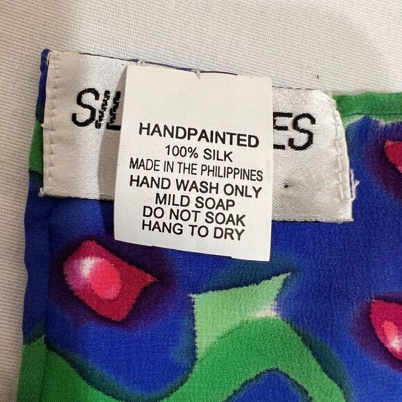 SILKSCAPES Silk Hand Painted Colorful Heart Pattern Scarf 35” X 34” - Picture 5 of 9